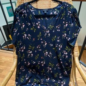 Short Sleeved Ann Taylor Floral Blouse in Size L
